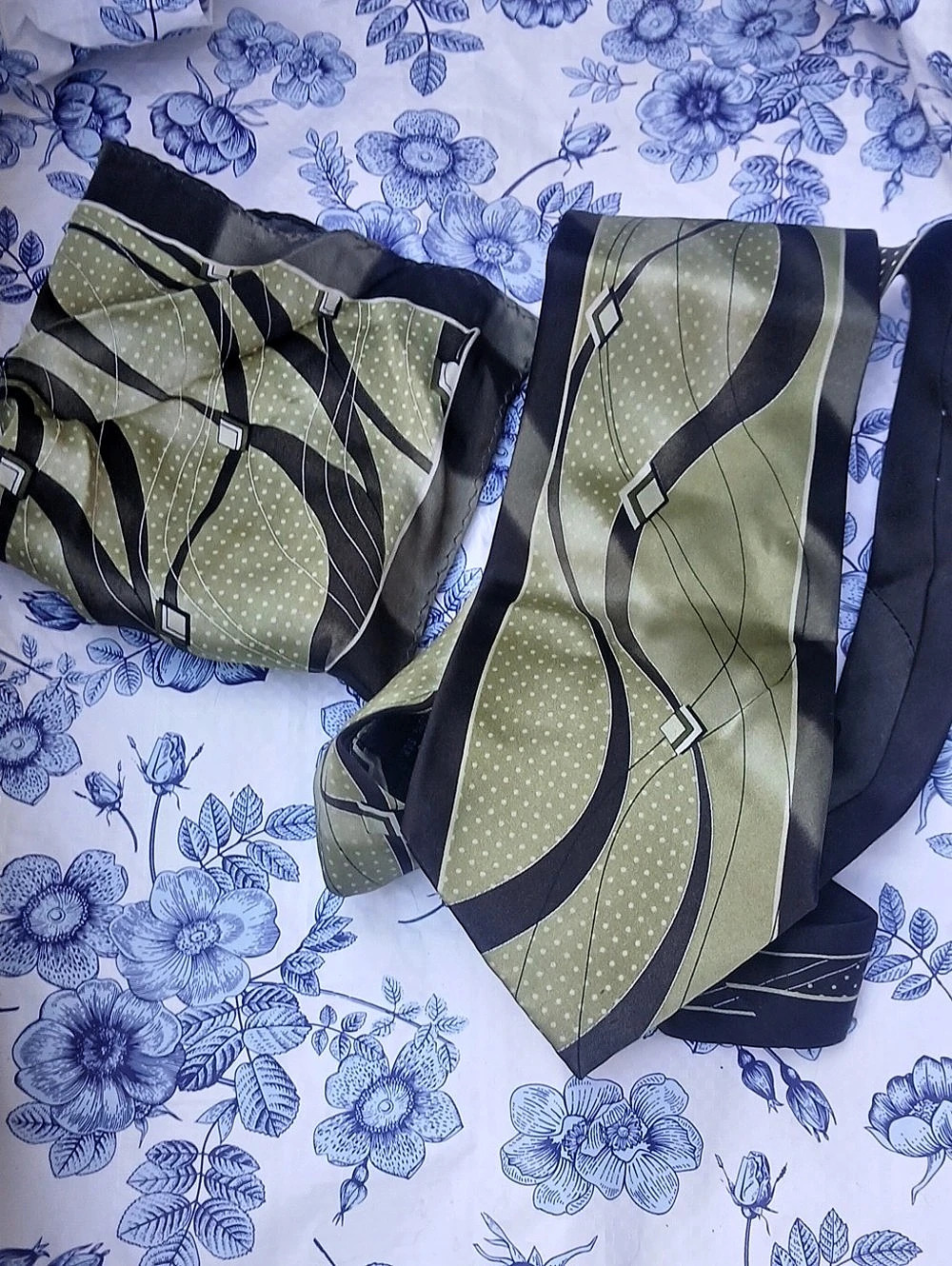 Stacy Adams Men's Geometric Tie & Pocket Square Green